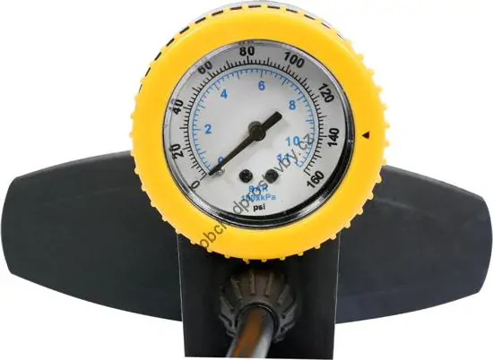 Ruční sloupová pumpa, hustilka VOREL s manometrem TO-82022 a univerzálním nástavcem